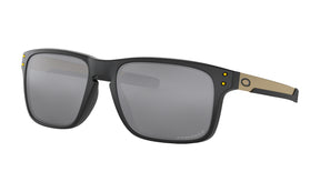 Men's Oakley Holbrook Mix Sunglasses in Matte Black/Prizm Black Polarized from the front view