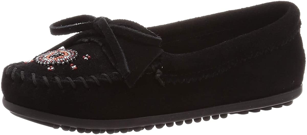 Women's Minnetonka Me to We Moccasin in Black from the side view